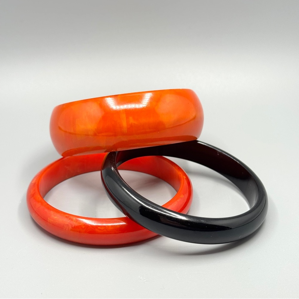 VTG Lot-of-3 Bakelite (tested) Bangle Bracelets in Marble Red, Orange & Black